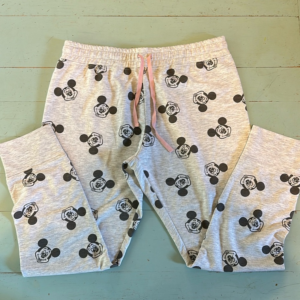 NWOT Mickey Mouse sweatpants size L